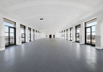 Moderne industrielt kontor med udsigt over Amager St