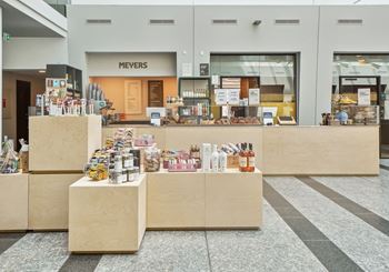 Kontor tæt på alt – by, strand og lufthavn